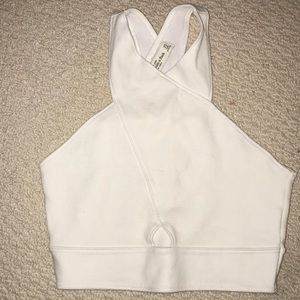 👾Crisscross white cropped tank